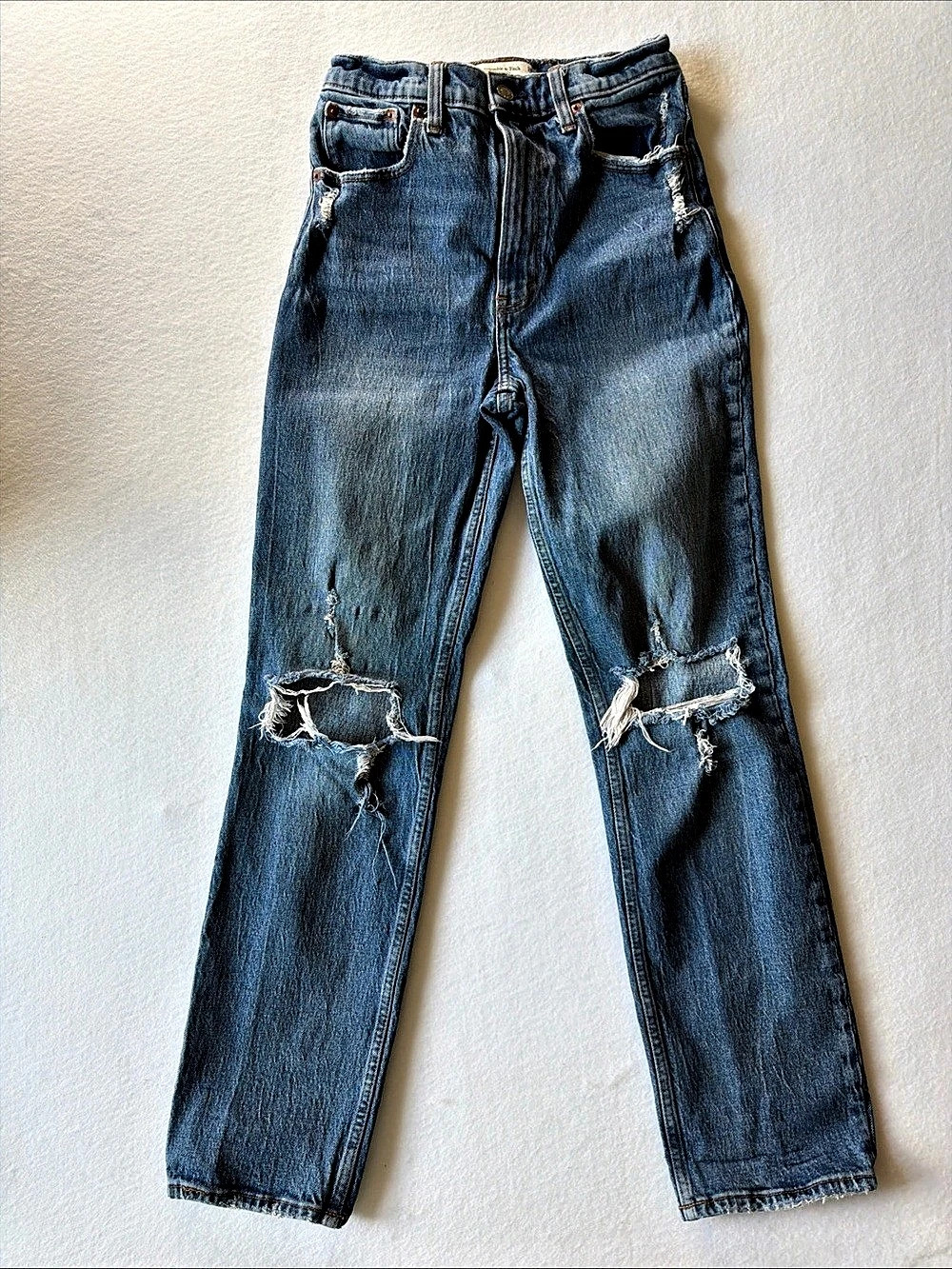 Abercrombie & Fitch The 90s Straight Ultra High Rise Distressed Straight Leg Siz